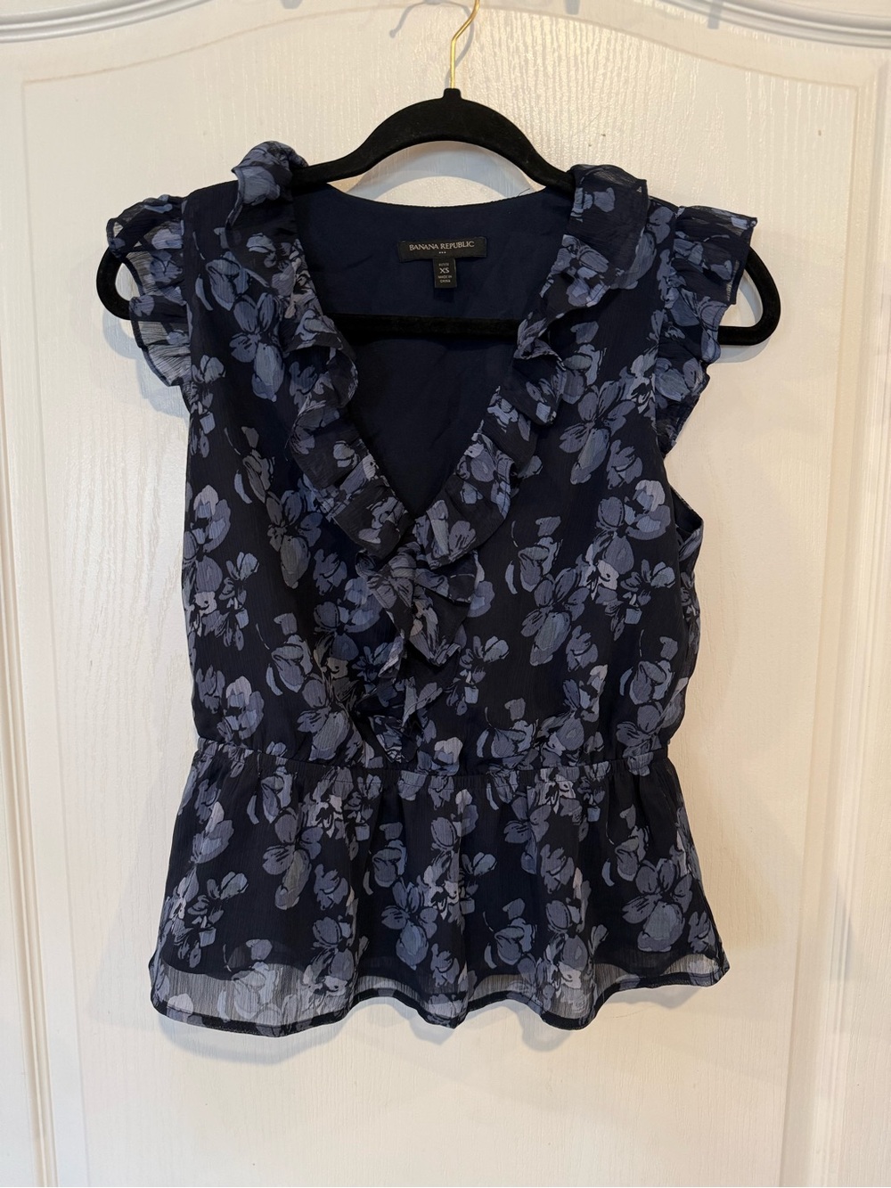 Banana Republic navy blue floral flutter-sleeve peplum ruffle blouse XS petite